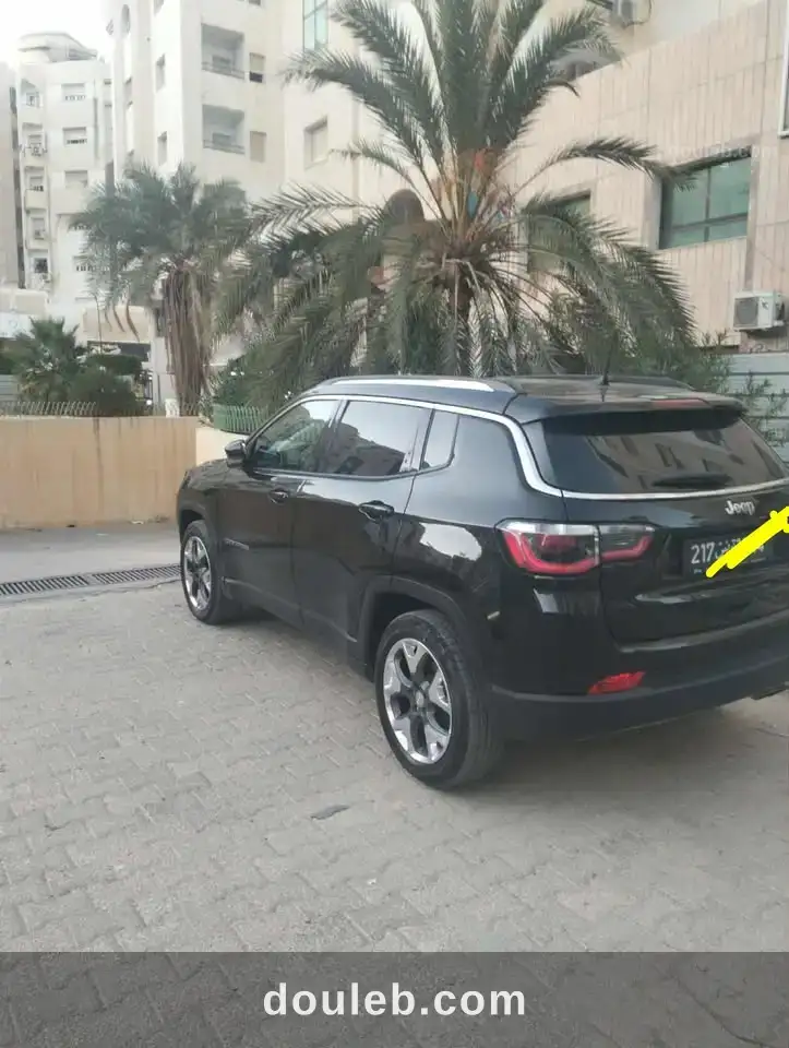 Jeep compass à Tunis