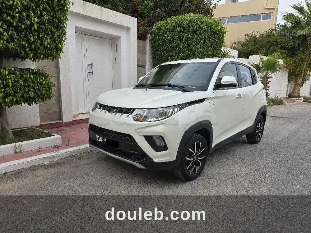 Voiture mahindra à Tunis
