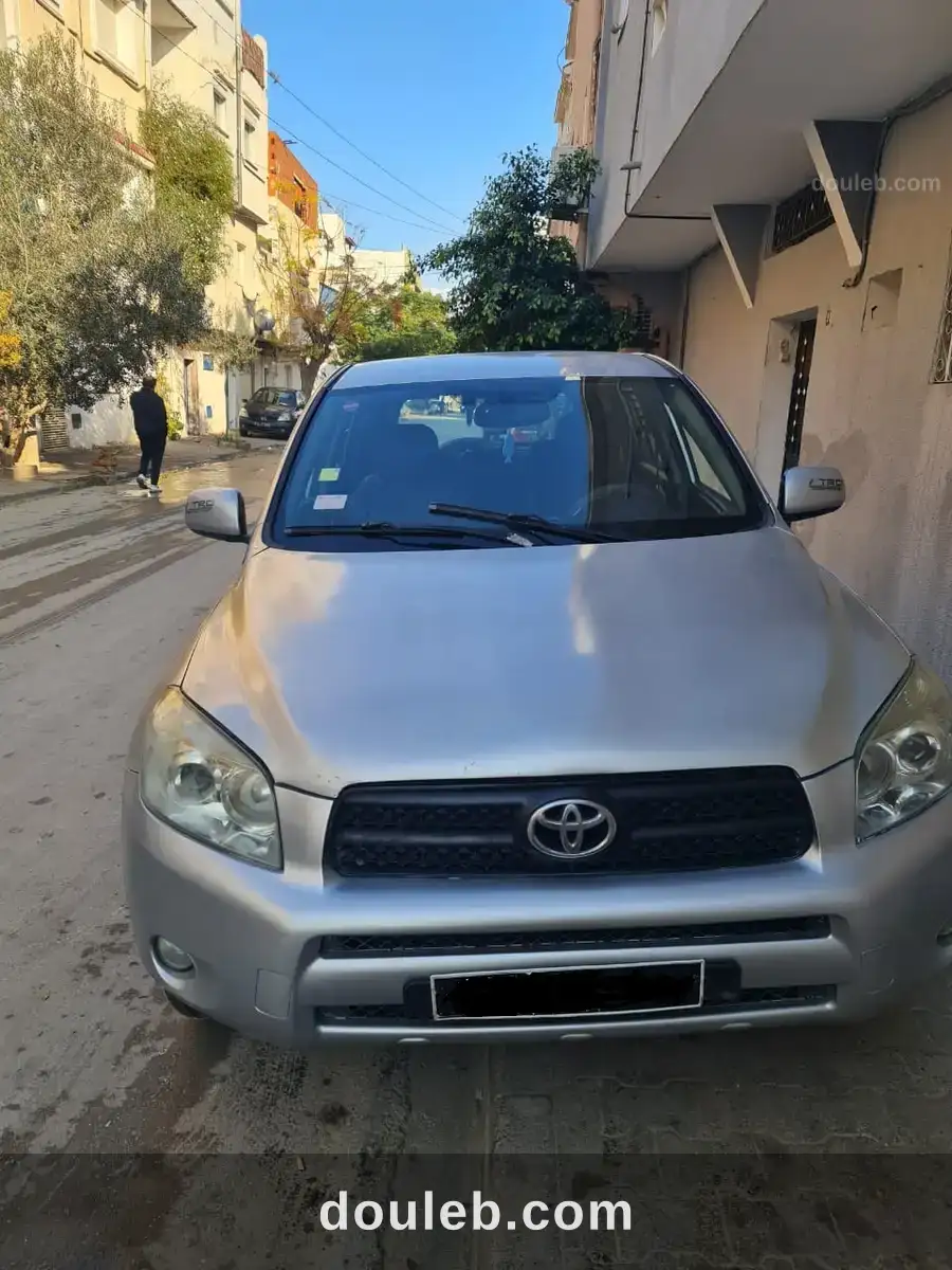 Toyata rav 4 mk3 à Tunis