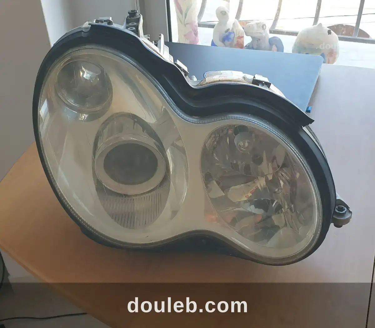 Phare avant droite w203 année 2002 à Tunis