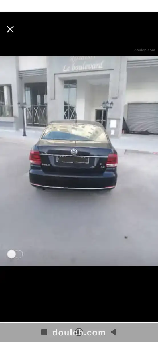 Voiture polo sedan à Tunis