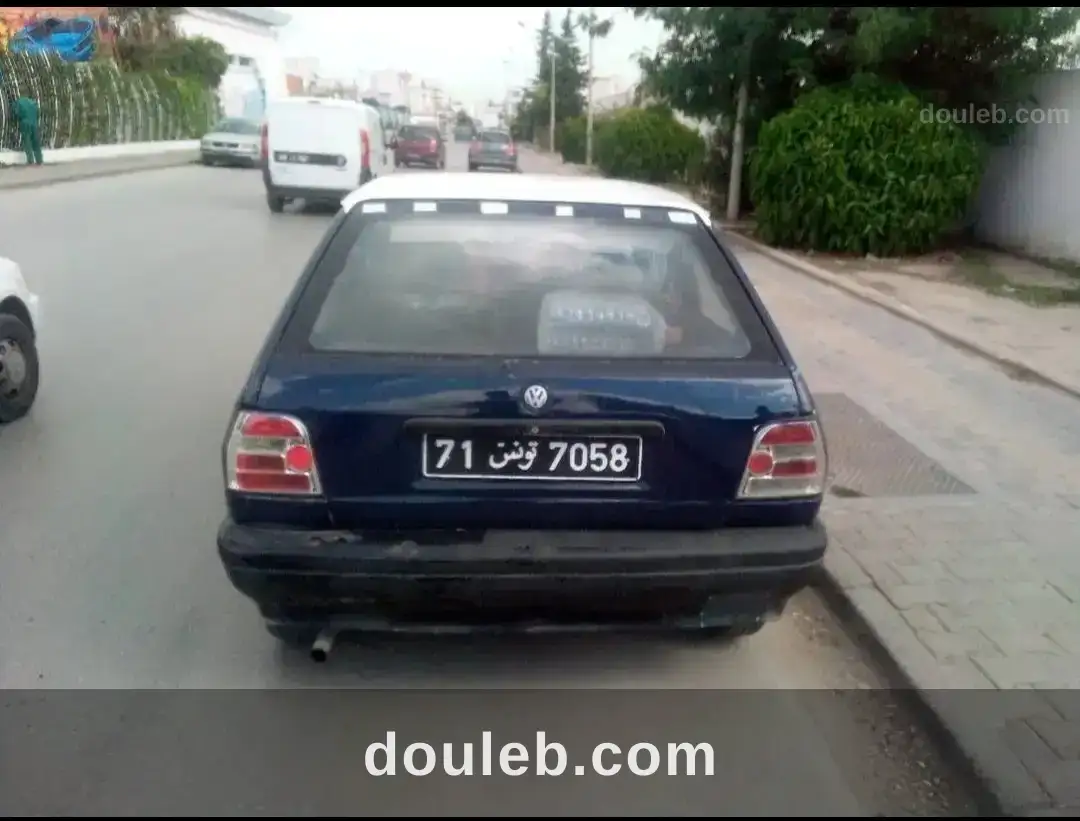 Voiture polo bon état à Tunis