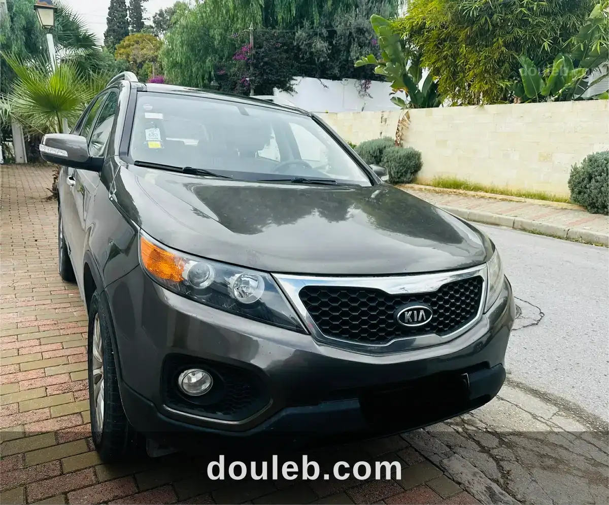 Kia sorento 295 000 km premiere main automatique à Tunis