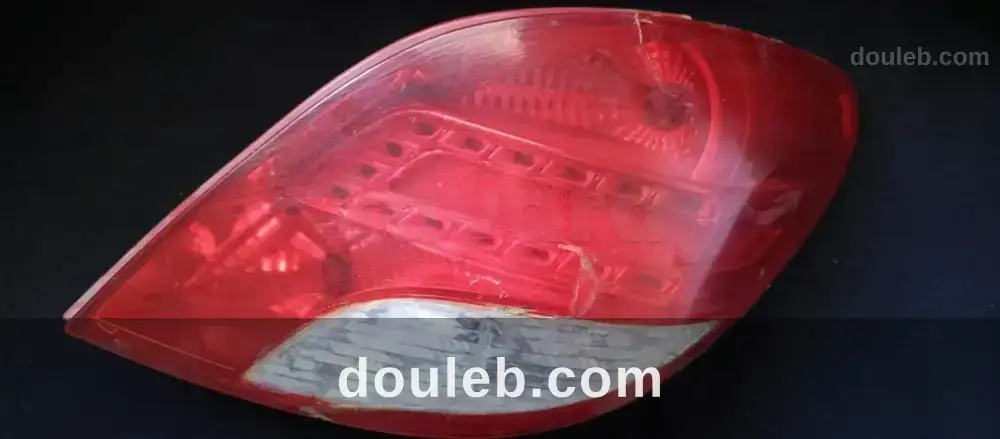 Feu arrière droit peugeot 207 phase 2 dorigine à Tunis