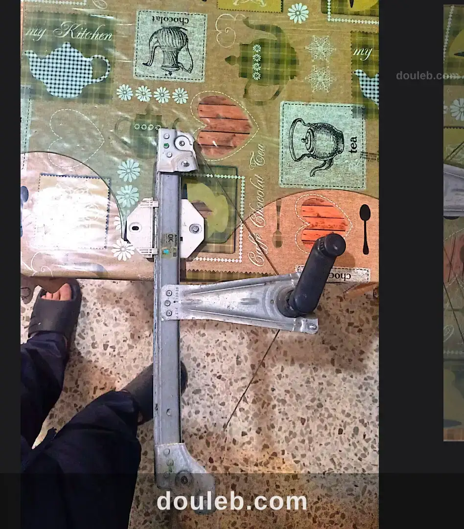 Pièce porte gauche arrière symbol 2 à Tunis