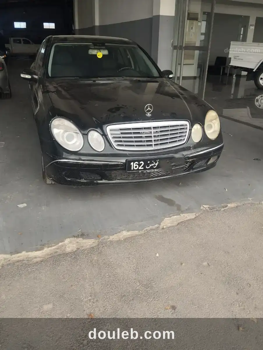 Mercedes e220 à Tunis