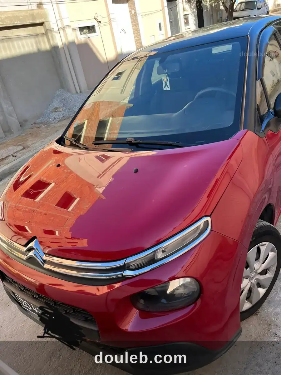 Occasion à ne pas rater voiture très propre à Tunis