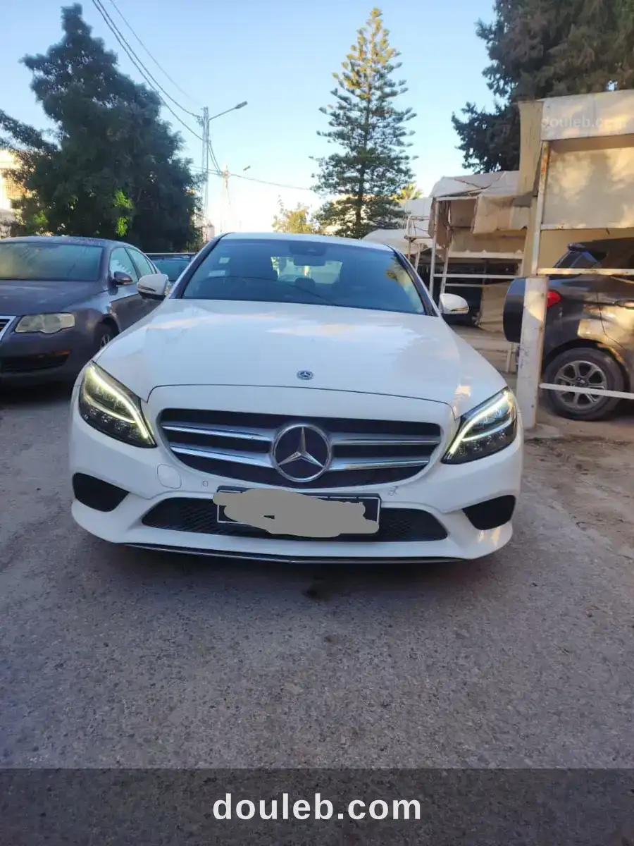 Mercedes benz classe c 180 w205 phase2 faible km à Tunis