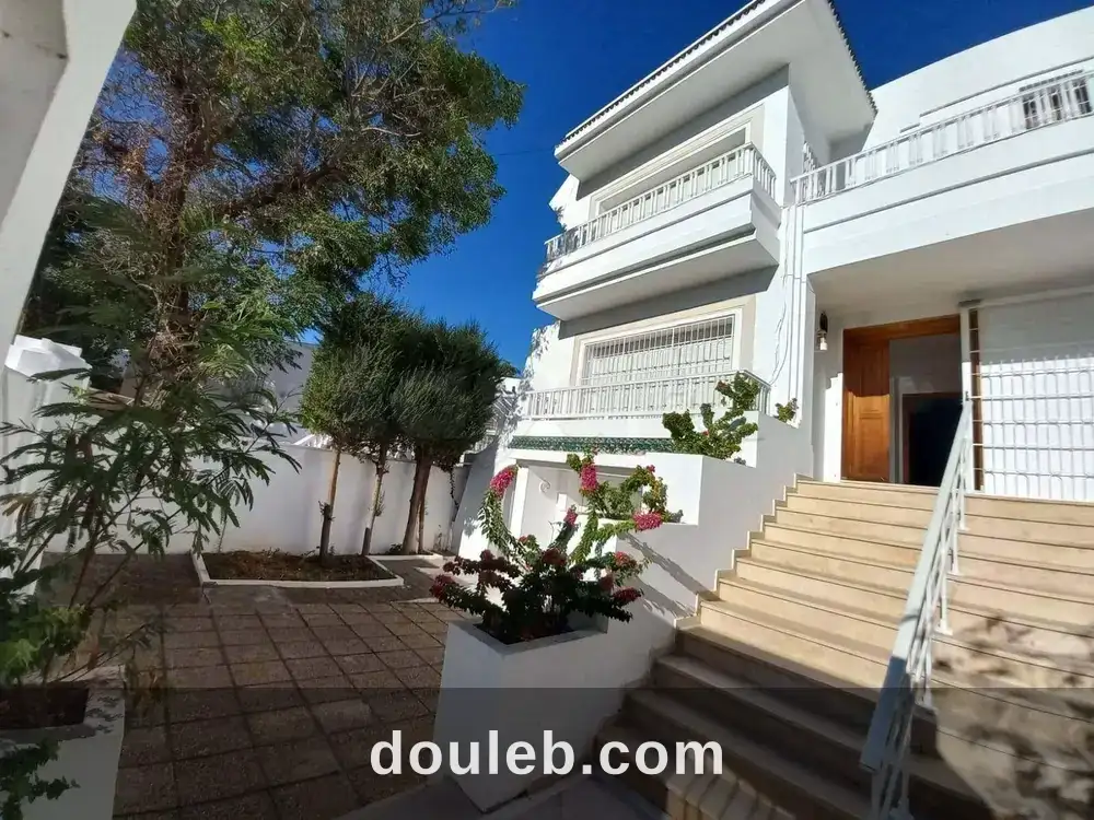 Villa s8 avec un grand jardin à menzah 9a à Tunis
