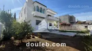 Villa de 598m2 terrain et 380m2 bti à Tunis