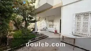 Villa de 319m2 terrain et 350m2 bti à Tunis