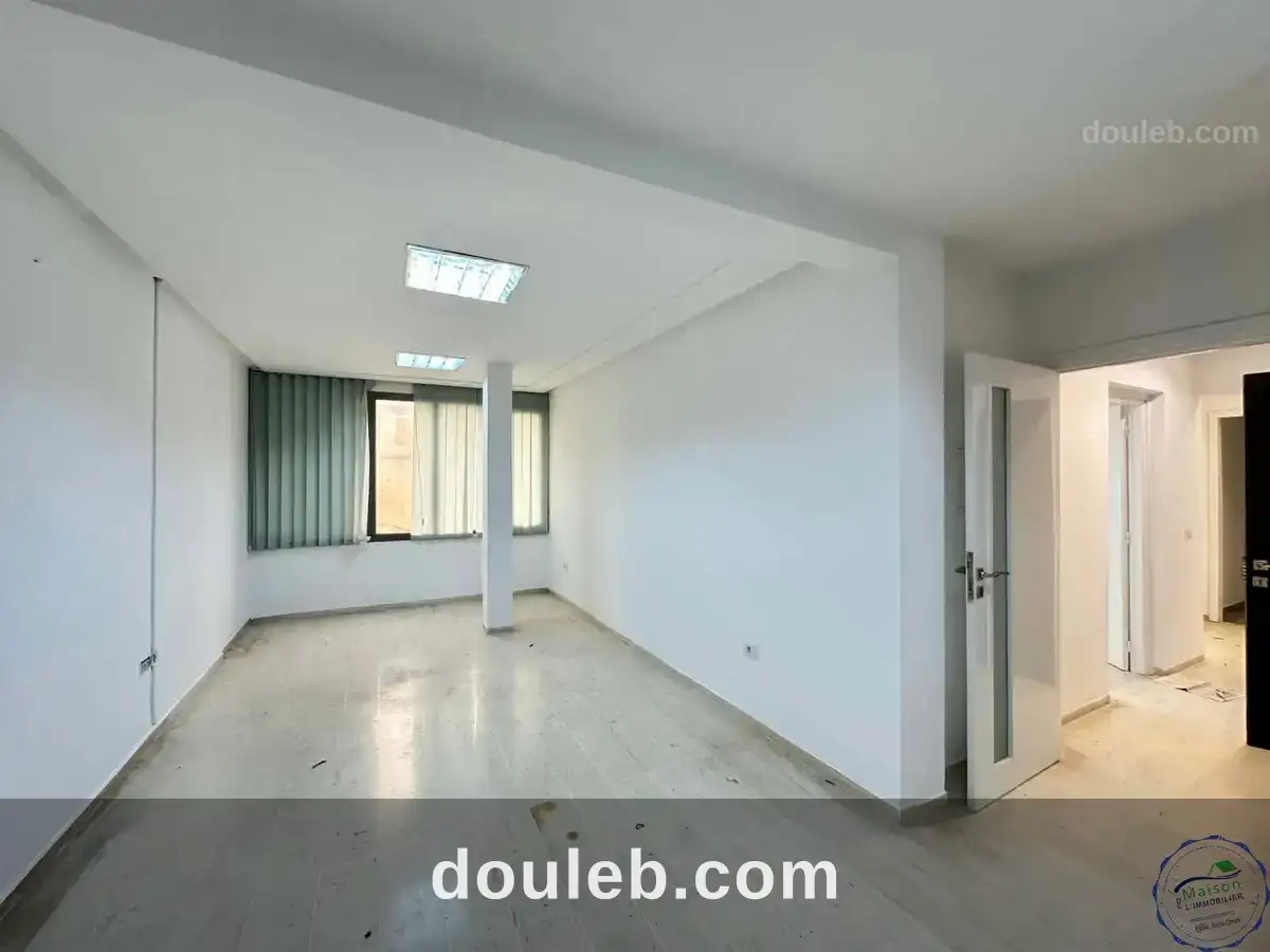 Immeuble 1040 m en 25 pièces montplaisir à Tunis