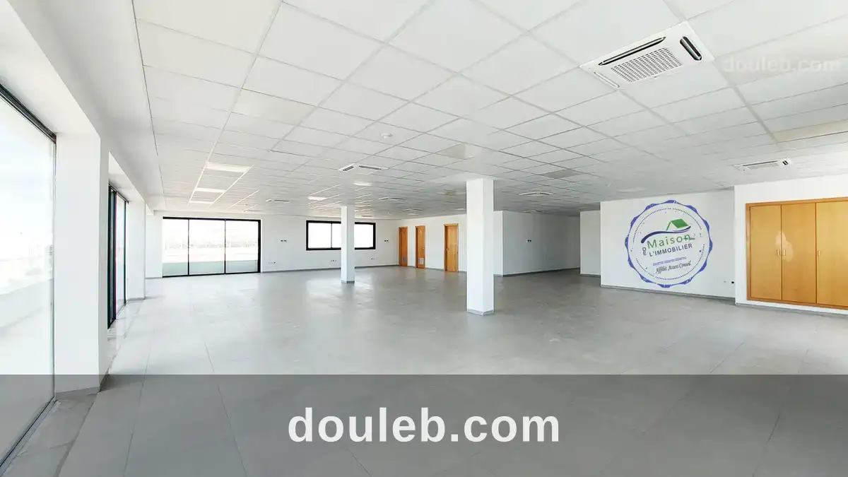 Plateau moderne aménagé 732 m aux berges du lac 3 à Tunis