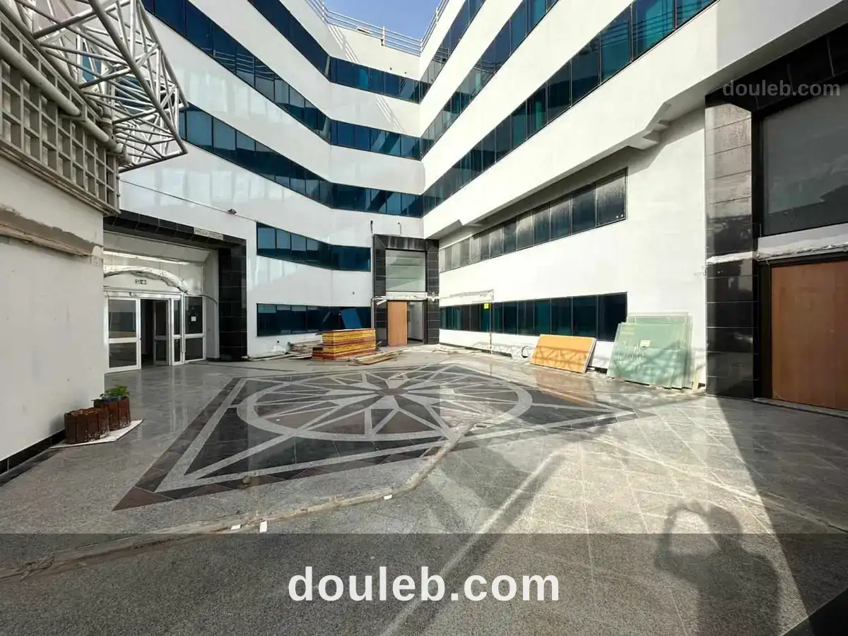 Immeuble 5400 m renové au lac 1 à Tunis