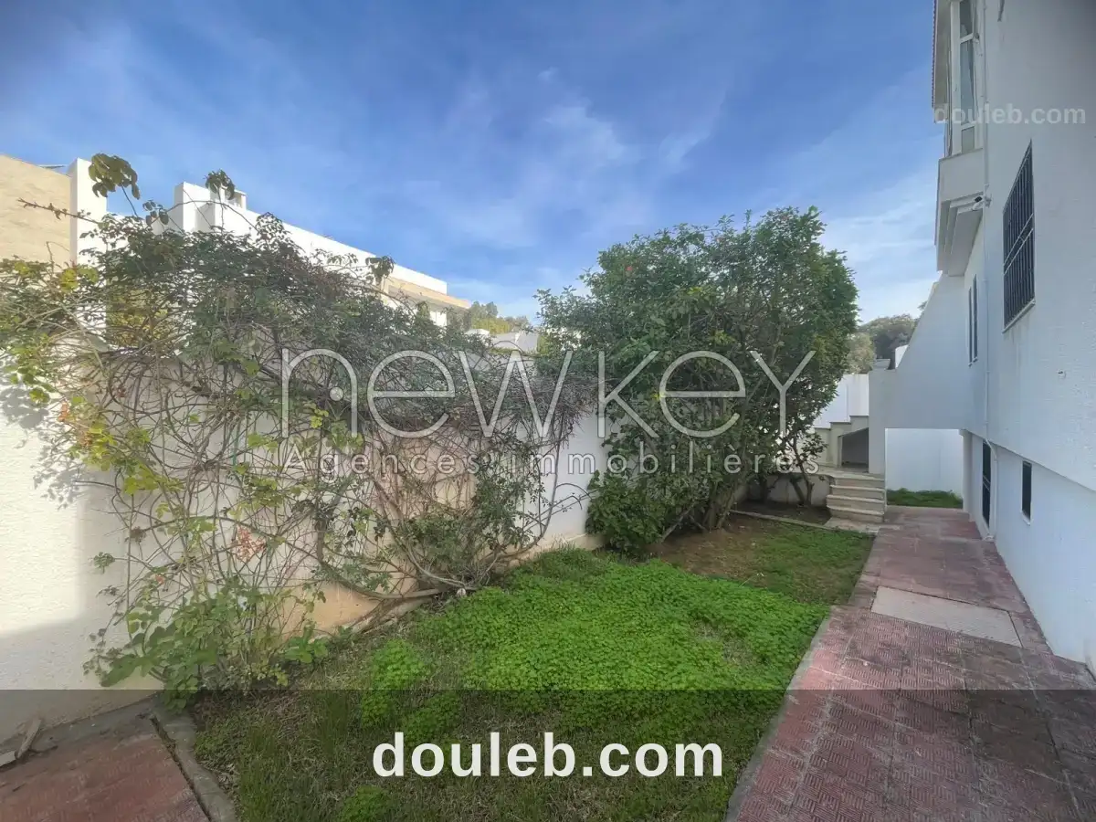 Villa à gammarth village avec jardin à Tunis