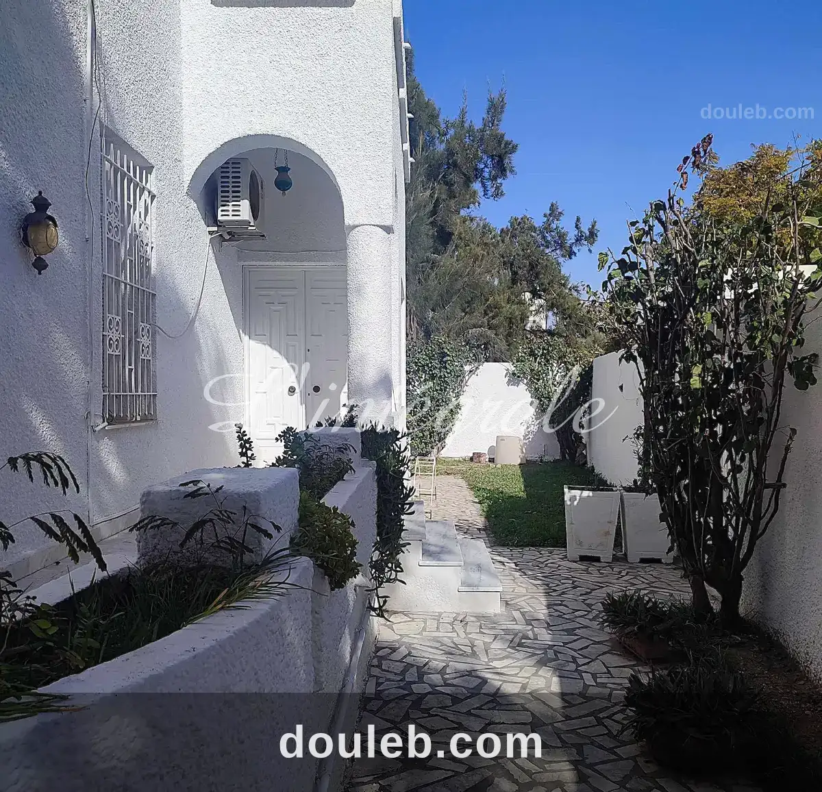 Une immense villa usage habitation ou bureautique à Tunis