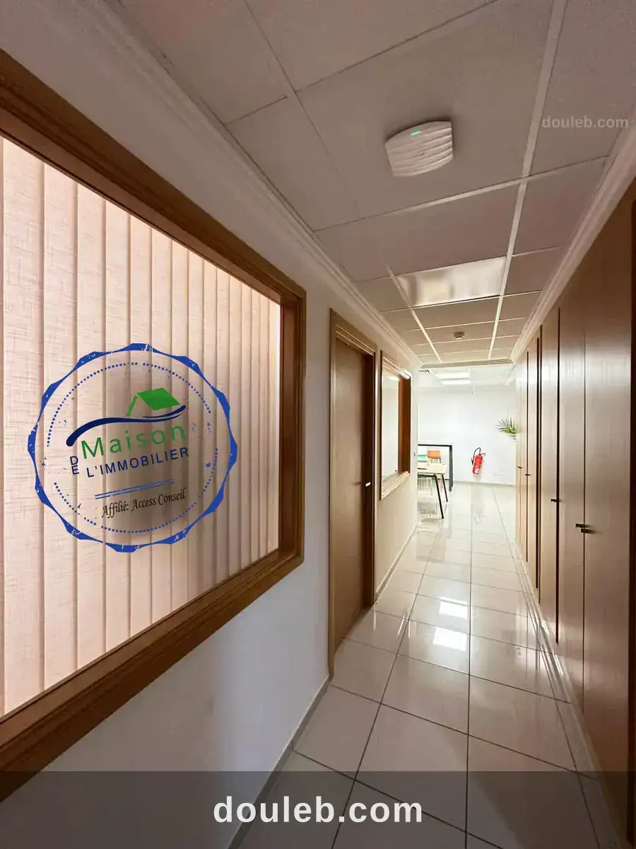 H4 sup 126 m aux berges du lac 1 à Tunis