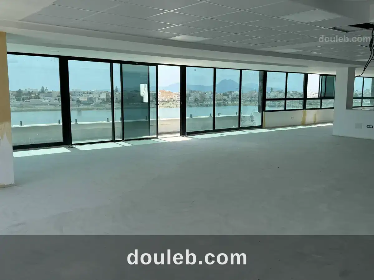 Super immeuble bureautique avec vue au lac 3 kram à Tunis