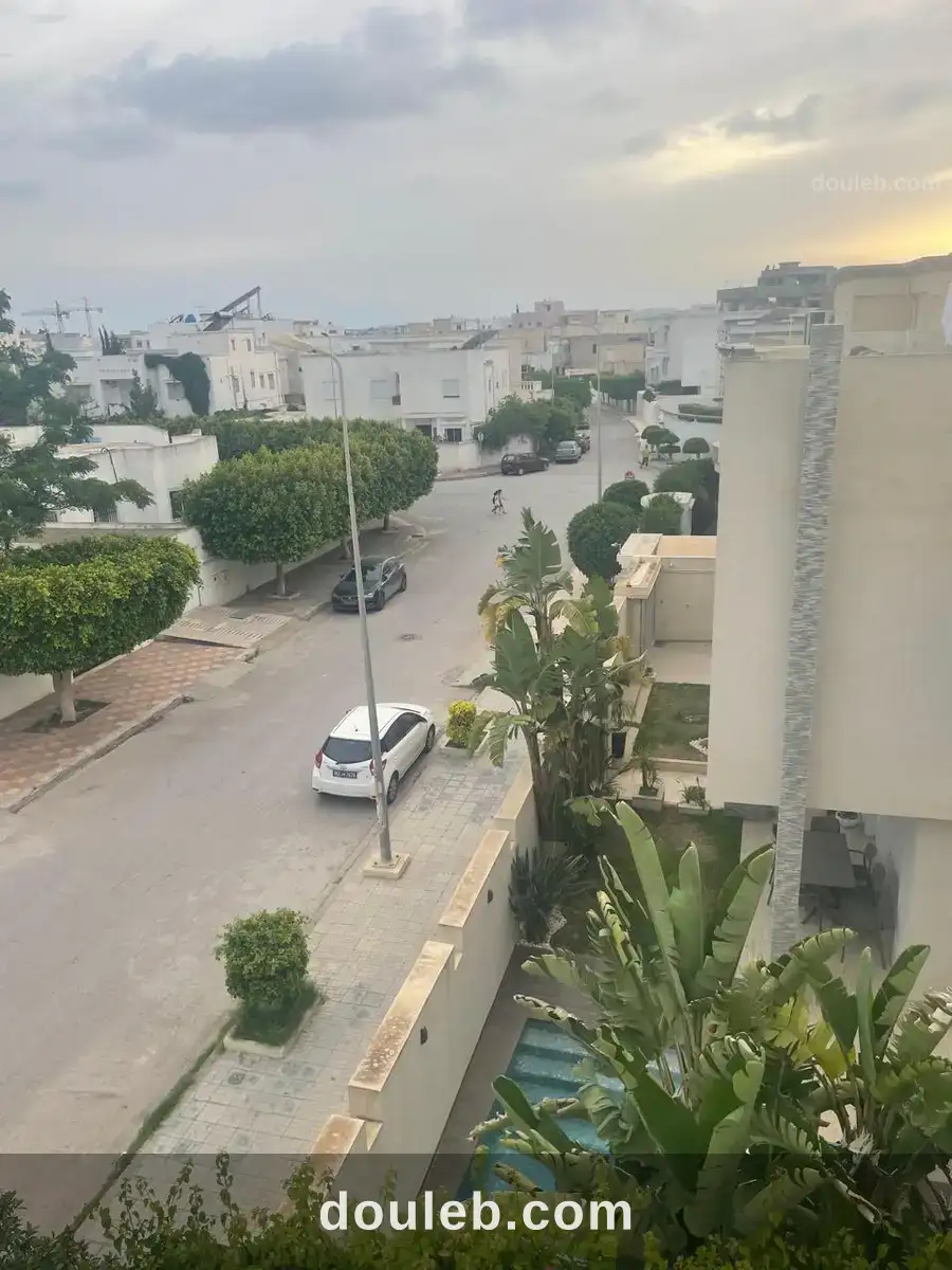 Appart à l'étage de villa au jardins de l'aouina à Tunis
