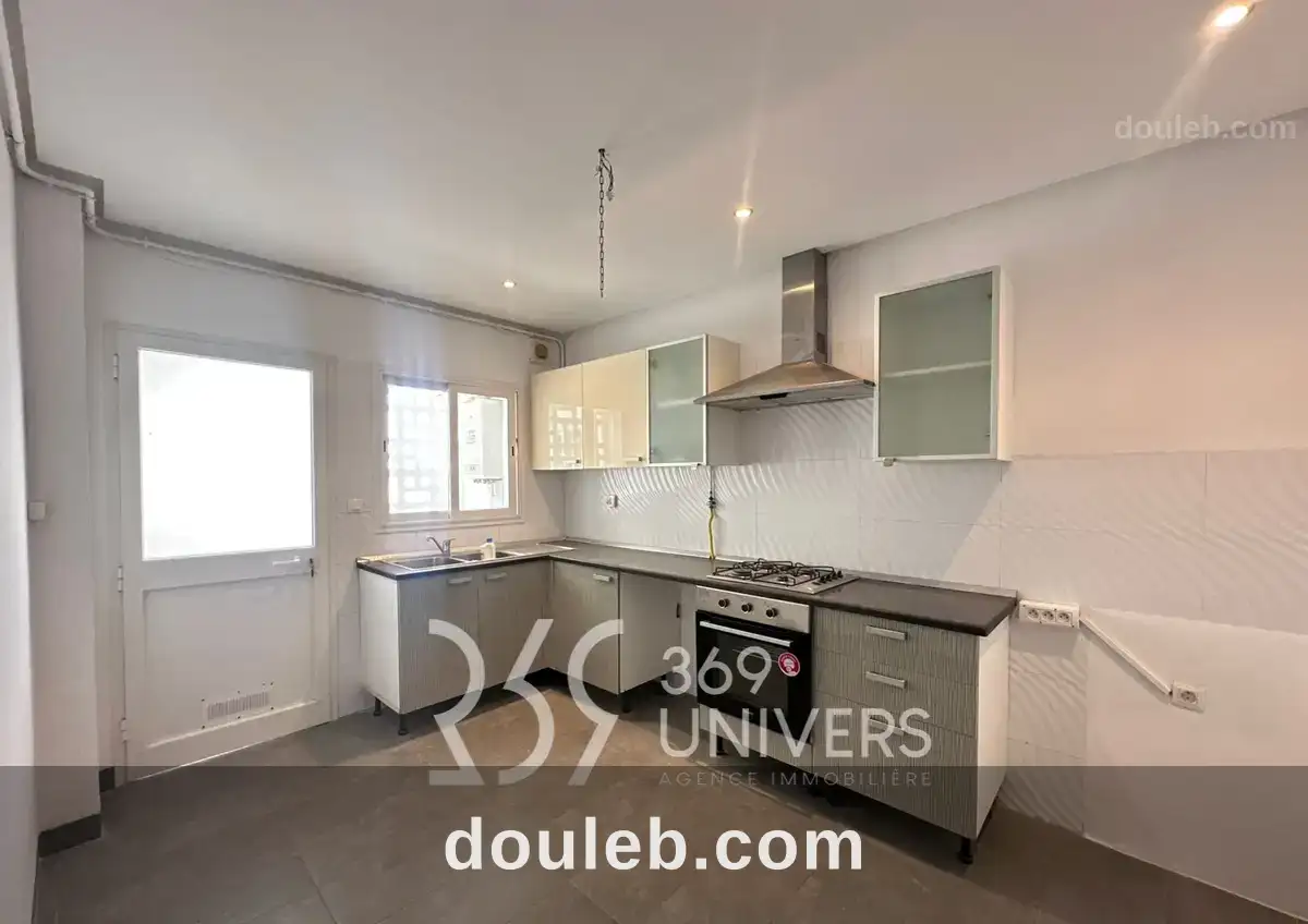 Appartement avec balcon à la marsa ref ra153 à Tunis