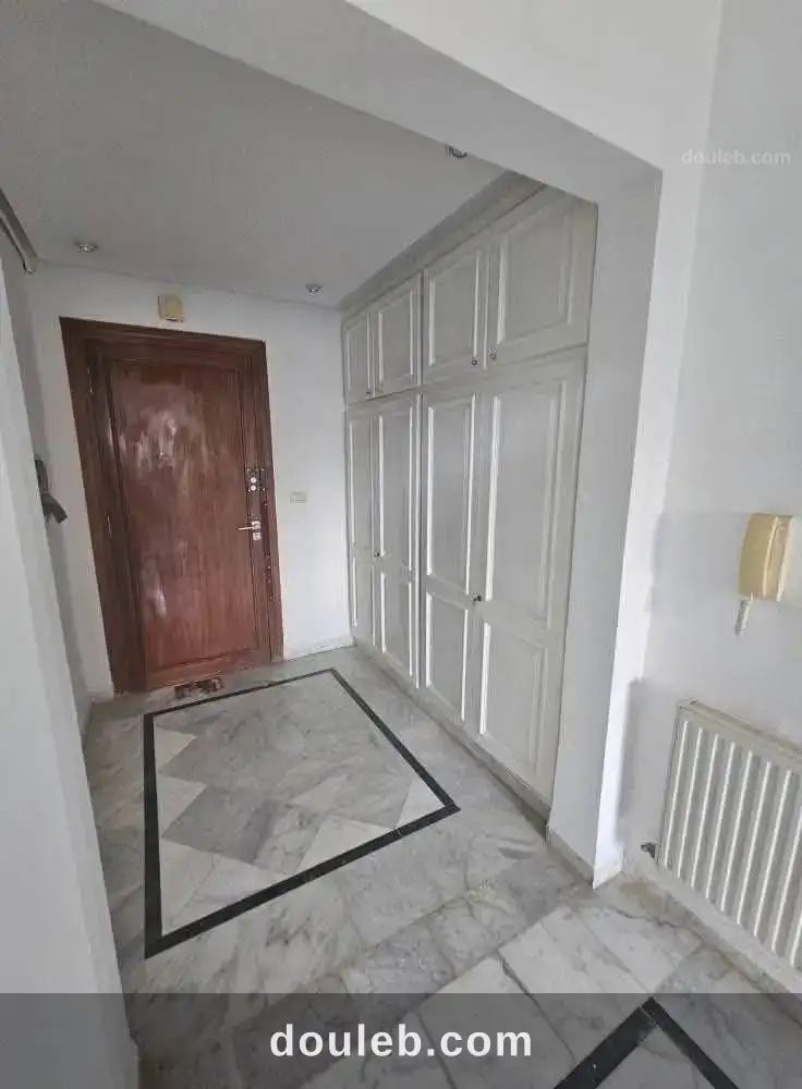 S1 meuble 1100 d menzah 7 bis à Tunis