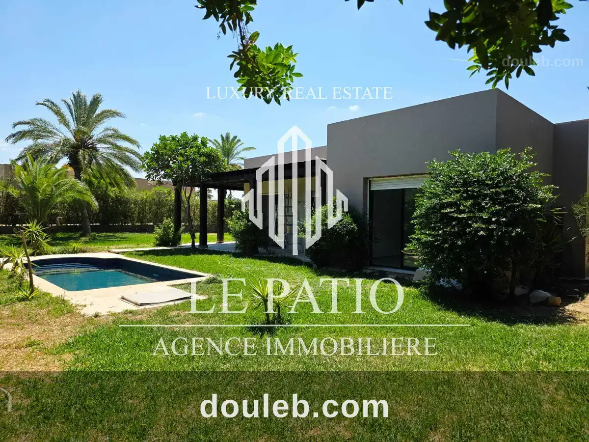 Vvlla s3 avec jardin et piscine à gammarth à Tunis