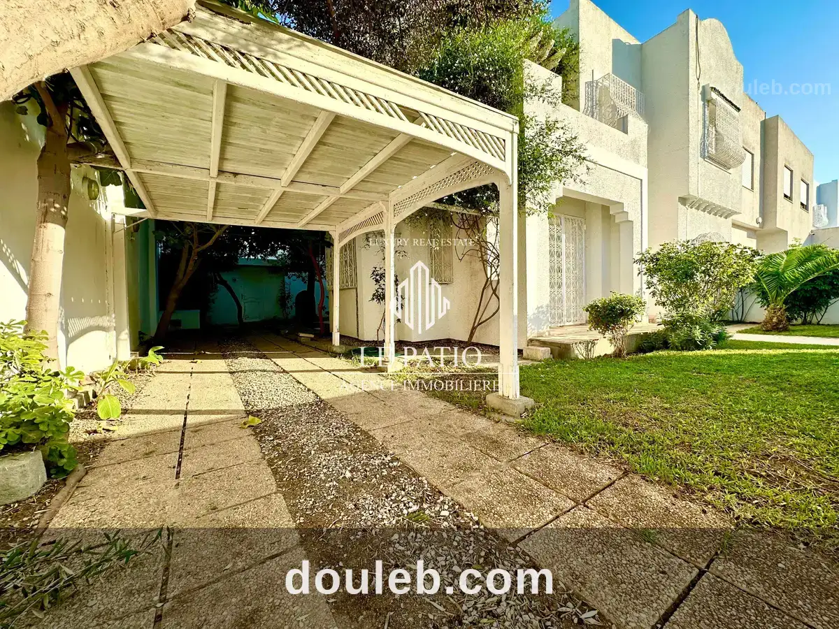 Villa a la marsa les pins avec jardin à Tunis