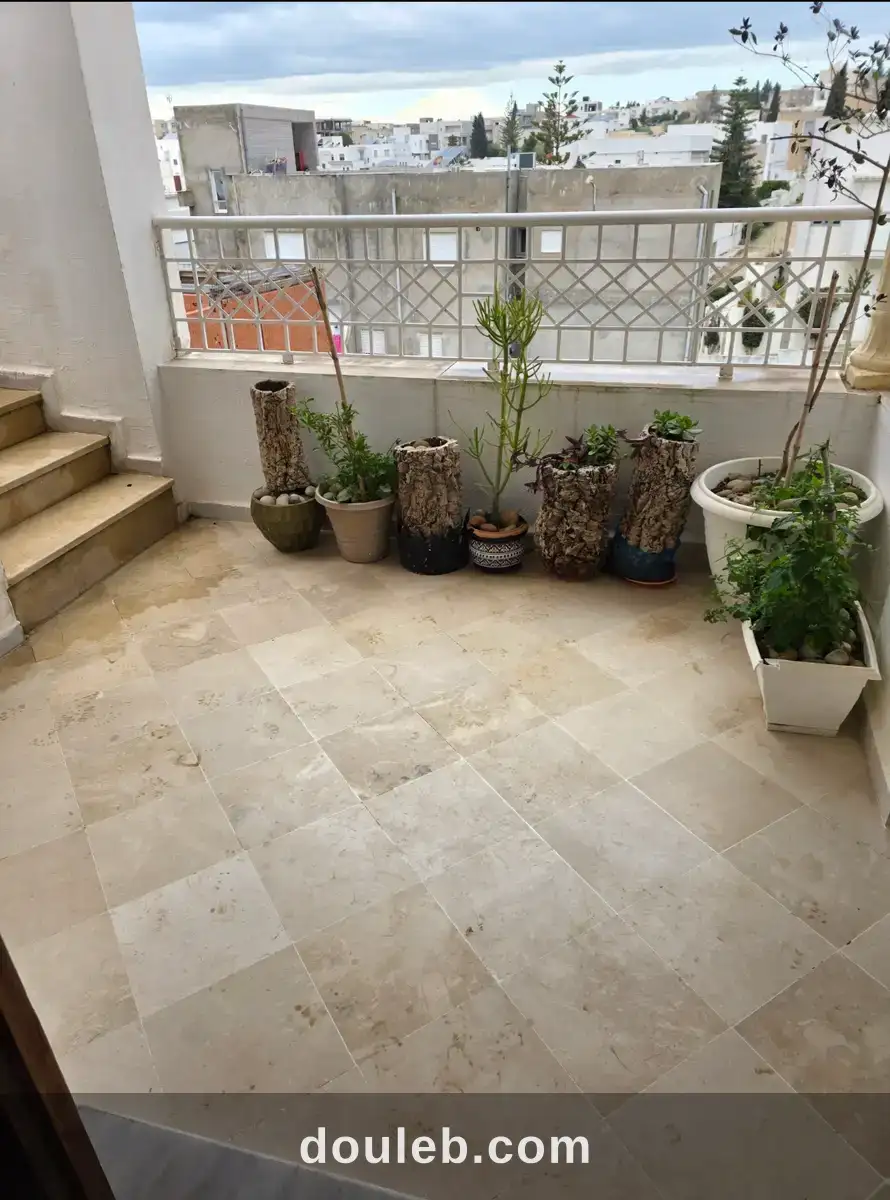 Etage de villa manar1 10 min de campus à Tunis