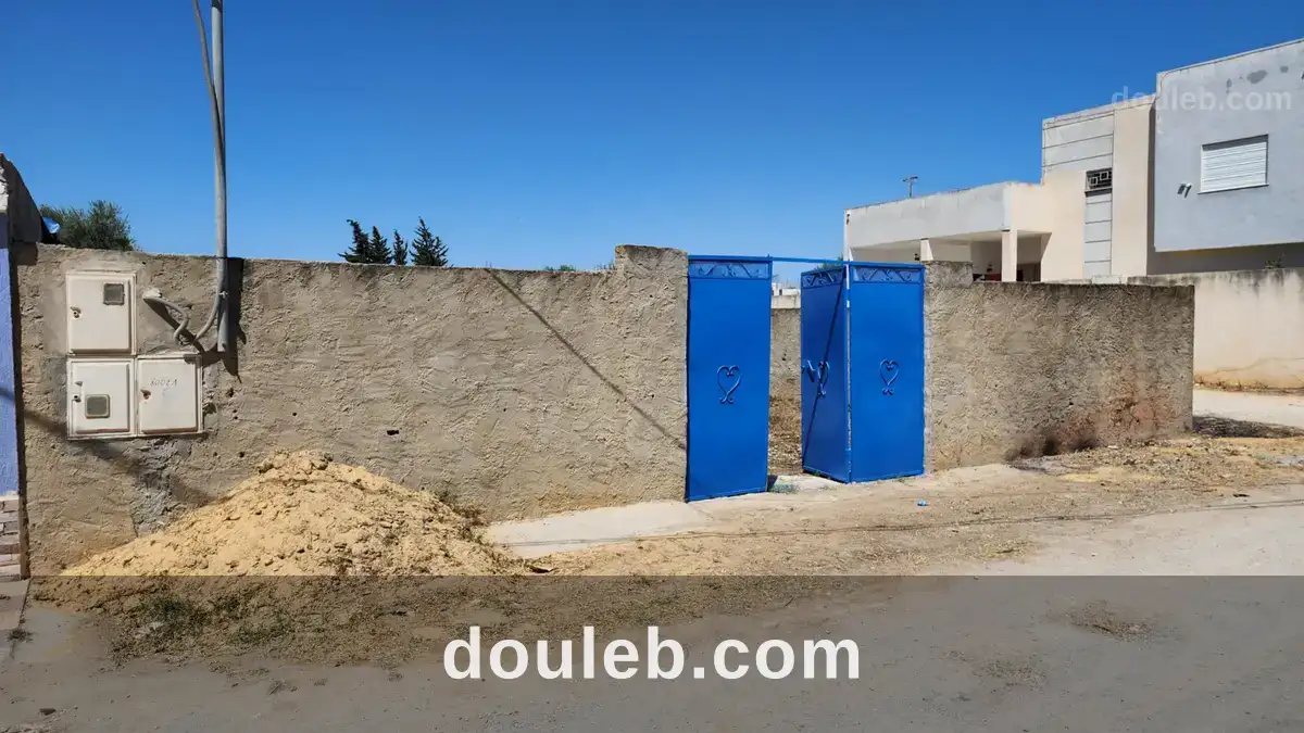 Terrain clôturé de 300m à mornaguia à Tunis