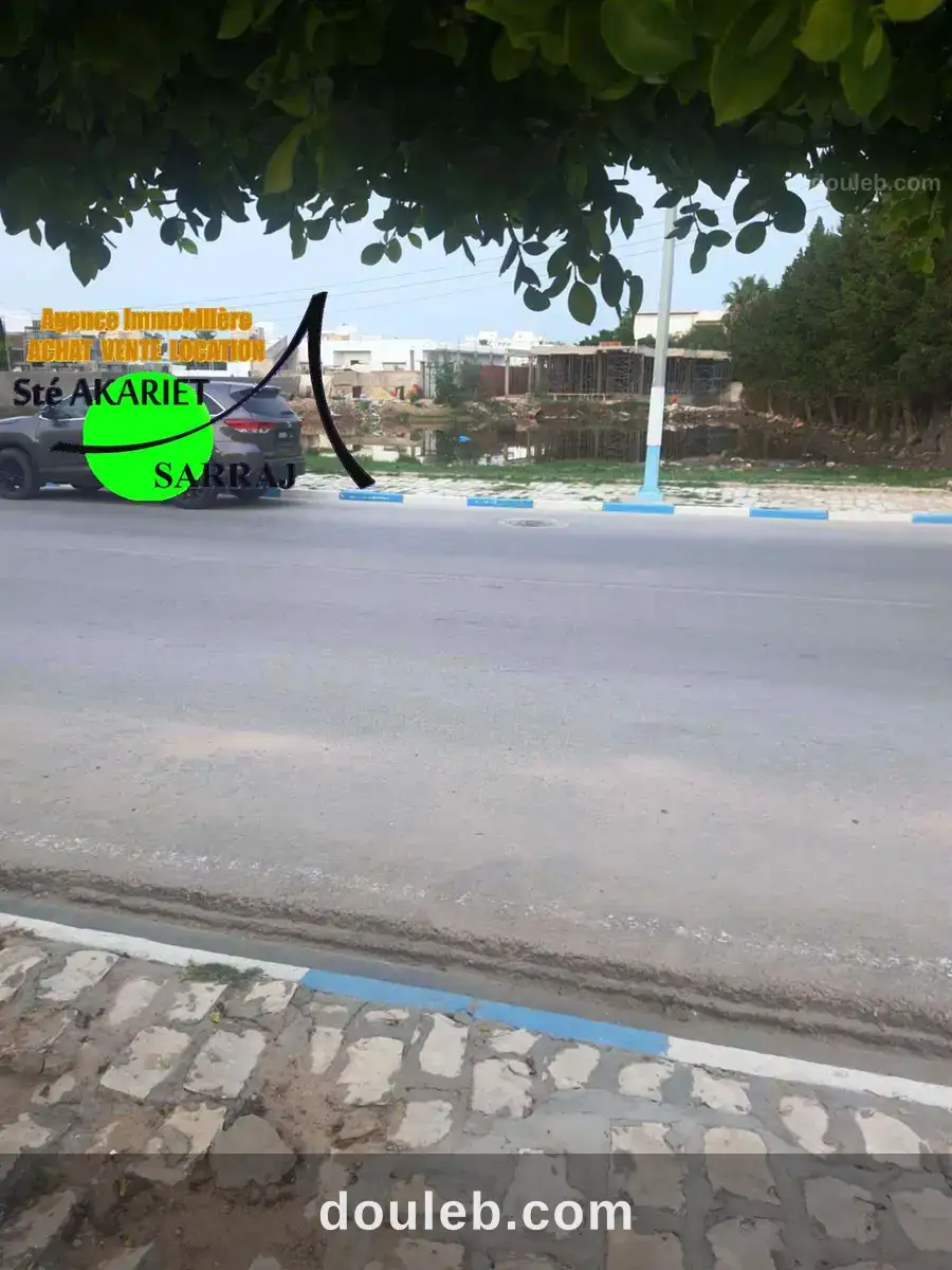 Terrain sur la route 323 proche de la plage hergla à Tunis