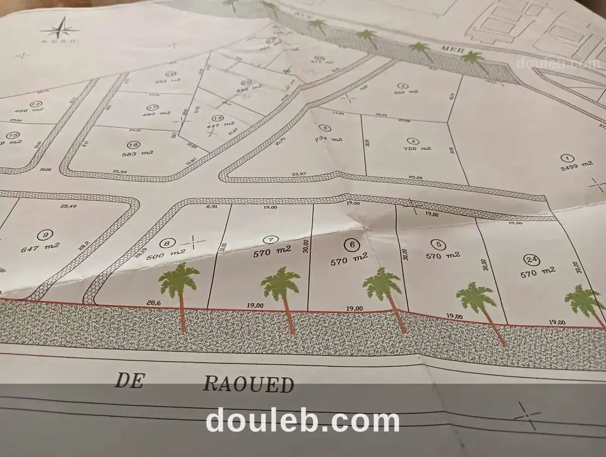 Un terrain sur la route principale de raoued plage à Tunis