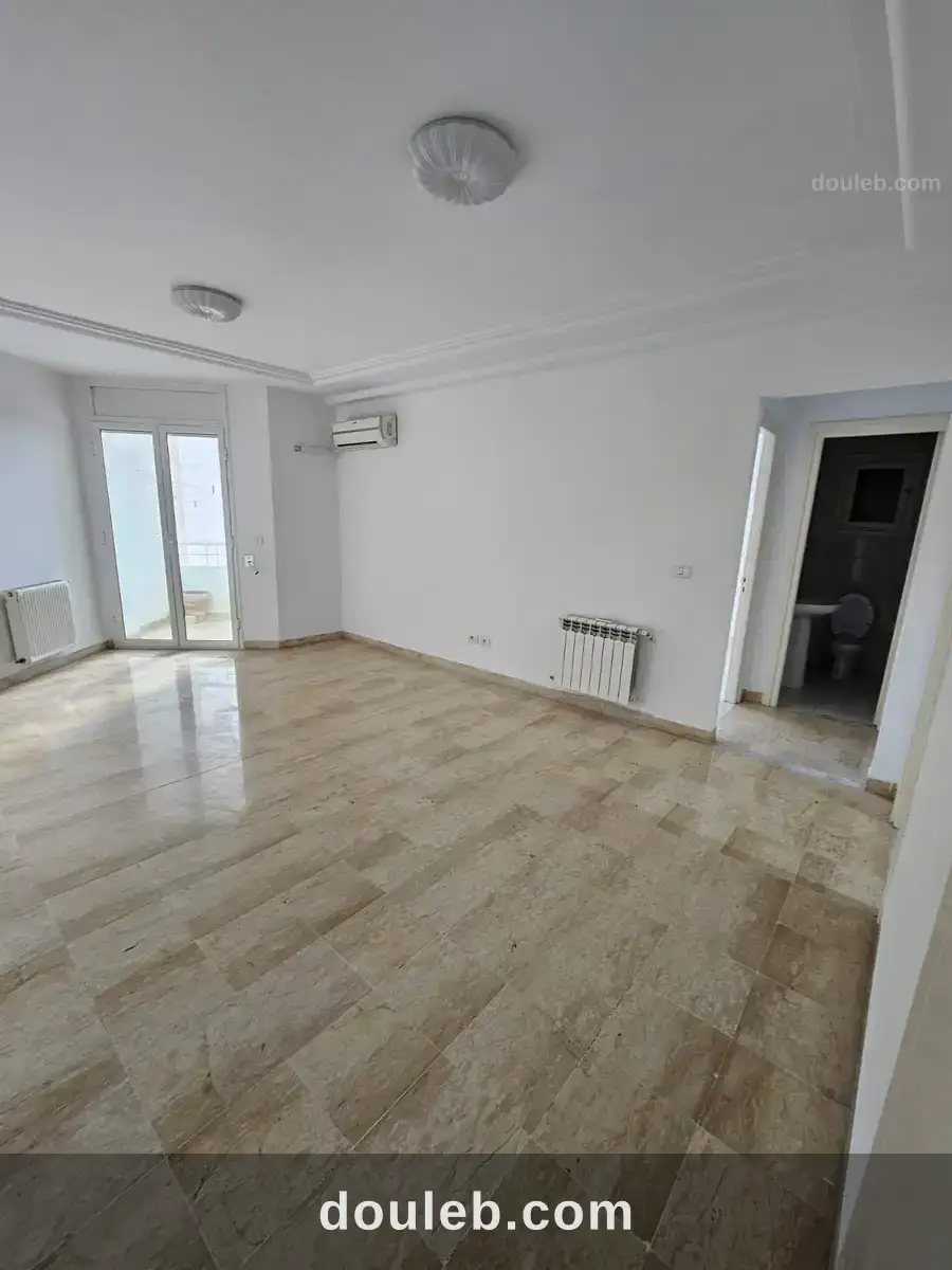 S plus deux bien ensoleillé à l'aouina à Tunis