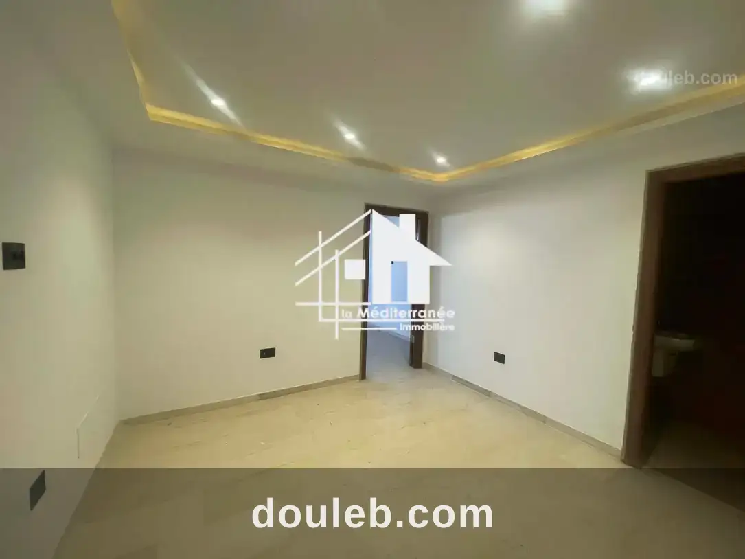 Un bureau h1 à hammam lif à Tunis