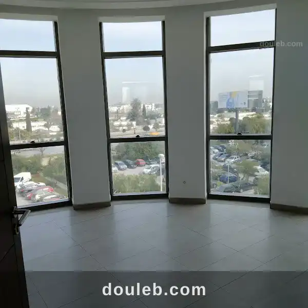 Super bureau 298 m2 avec vue aeroport au lac 1 à Tunis