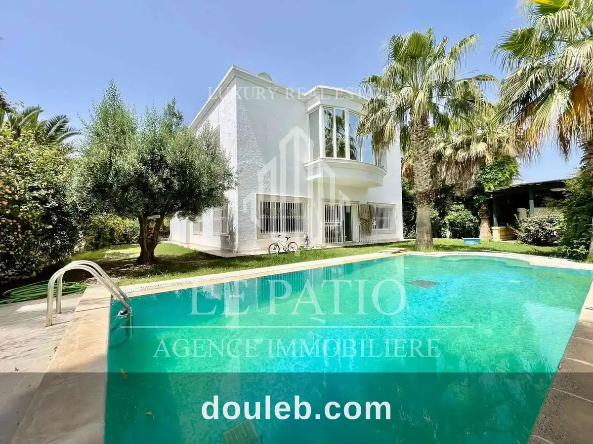 Villa s4 ave grand jardin a gammarth à Tunis
