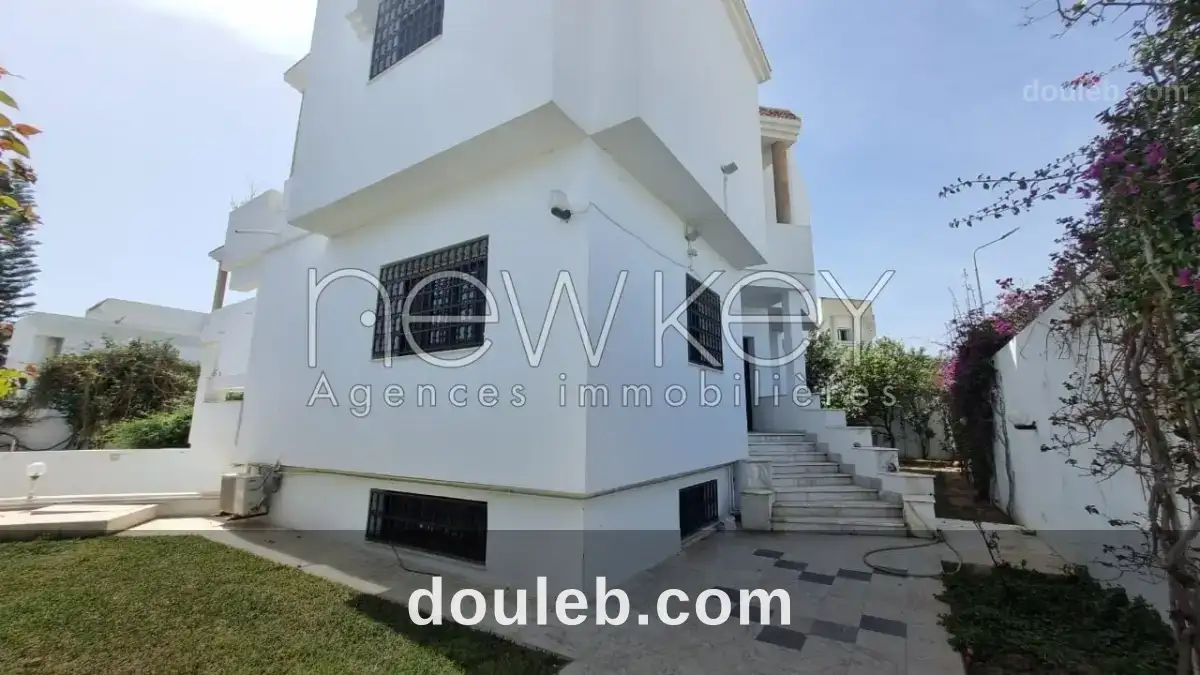 Villa s4 avec jardin à la marsa à Tunis