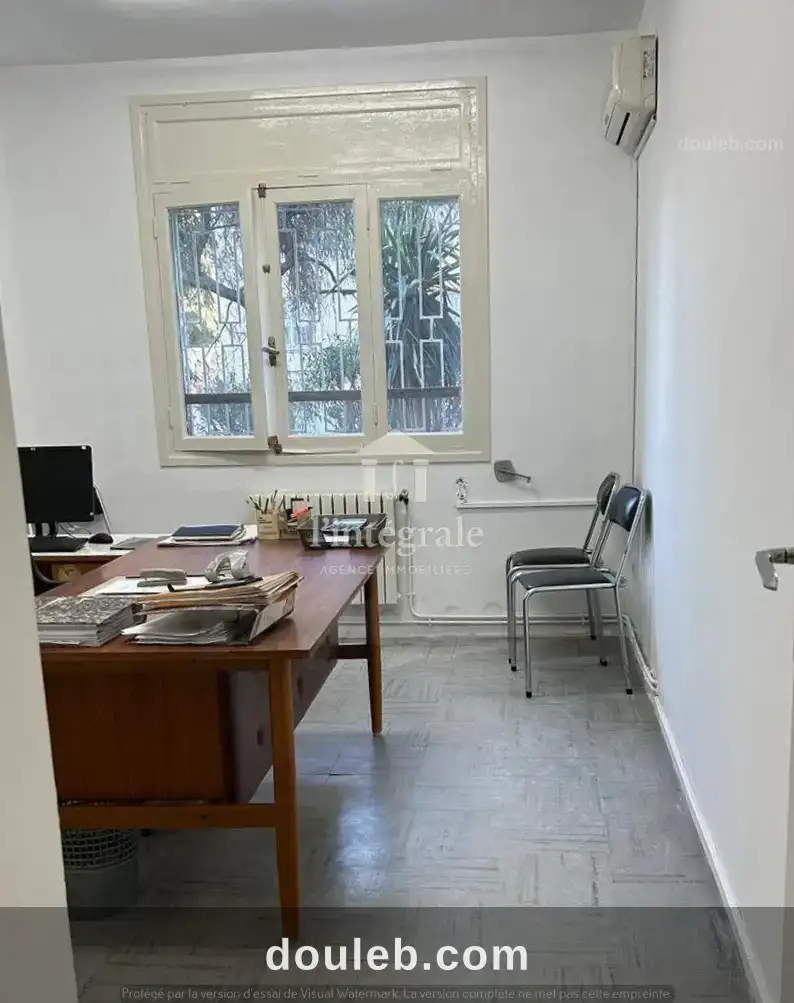 Bureau de 6 pièces au rez de chaussée à Tunis