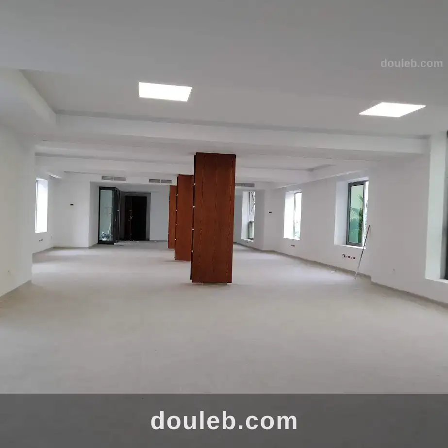 Super bureau 275 m2 avec vu aéroport au lac 1 à Tunis