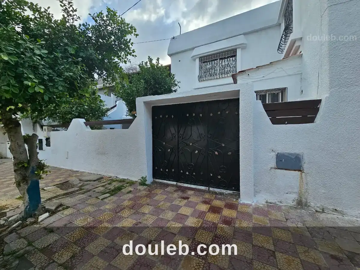 Etage de villa s3 plus studio 250 md a ezzouhour à Tunis