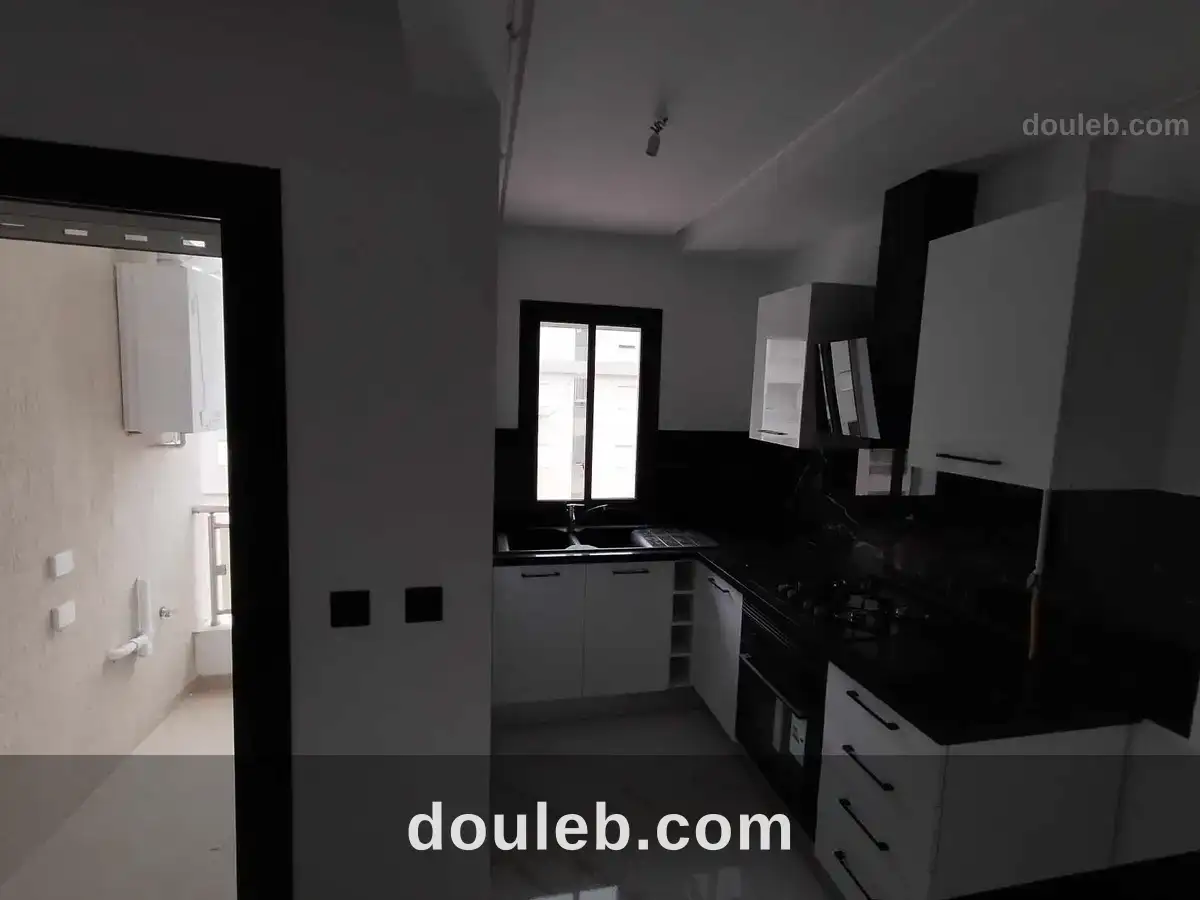 Appartement s2 derrière carrefour el wahat à Tunis