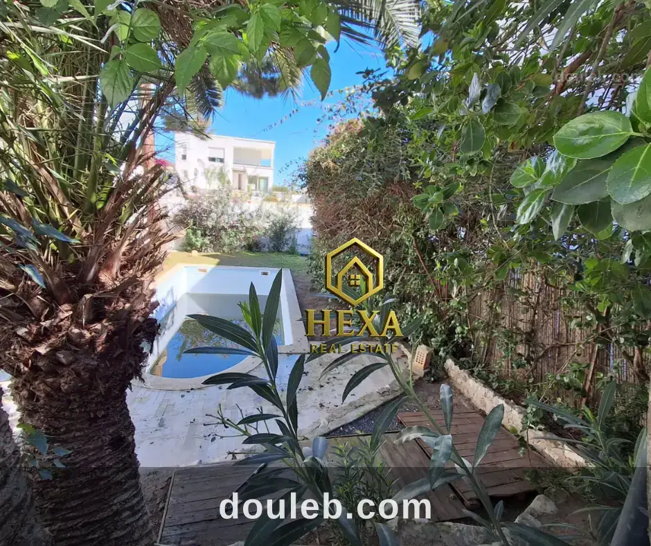Villa s5 avec piscine et jardin a gammarth à Tunis