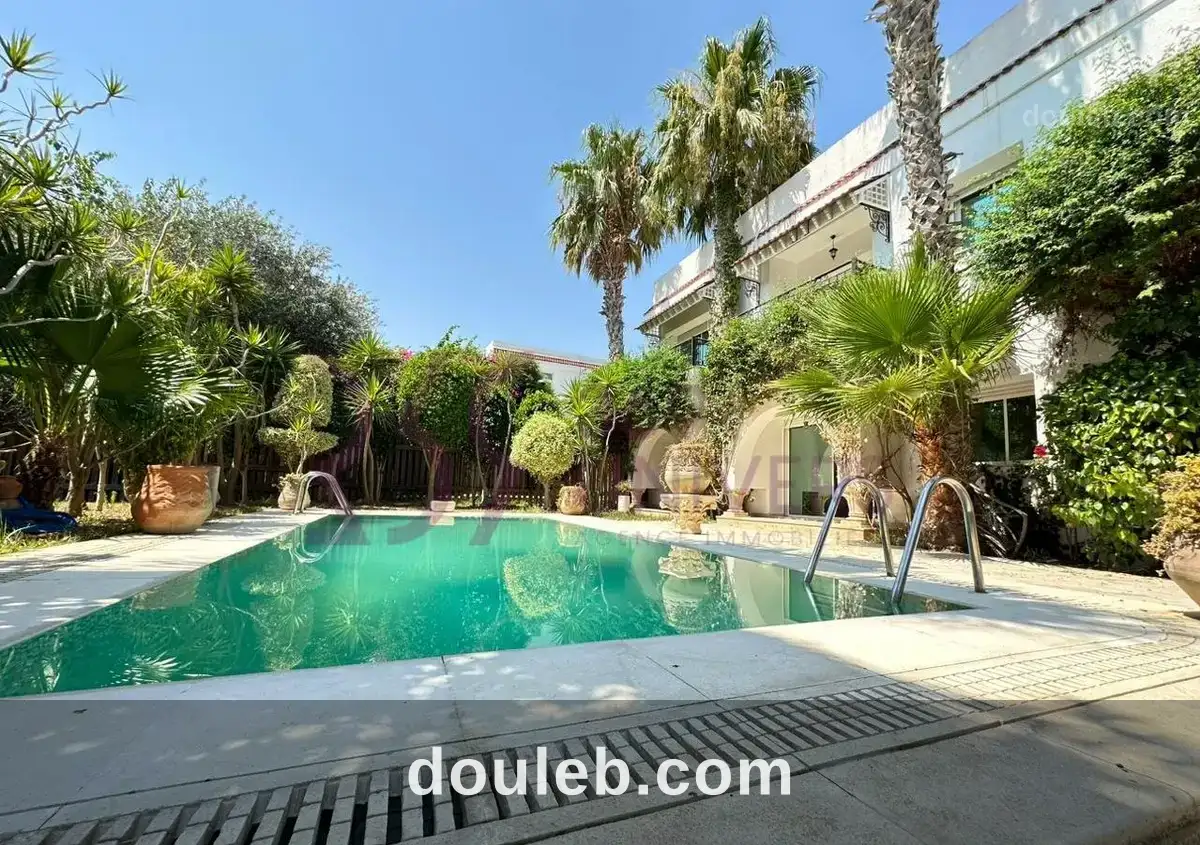 Villa avec piscine à la soukra rh045 à Tunis