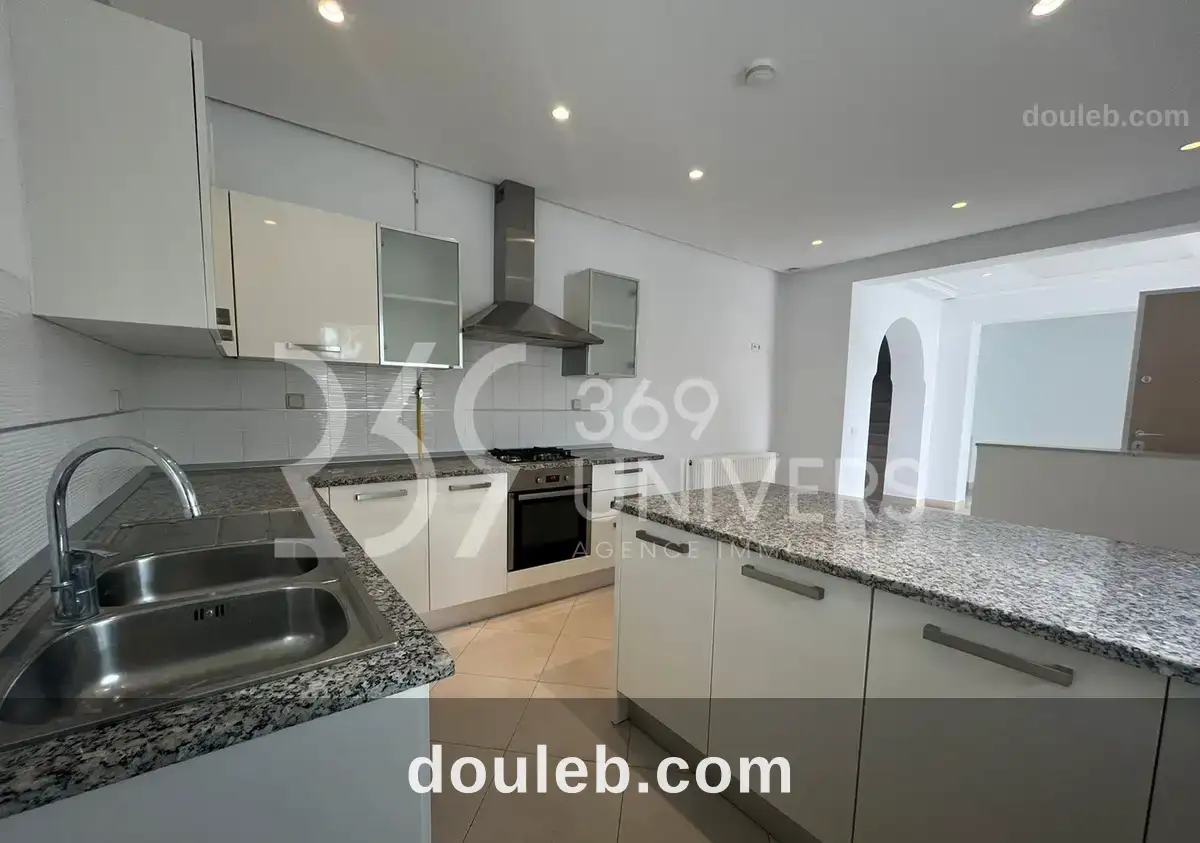 Duplex avec vue sur mer à gammarth ref rd043 à Tunis