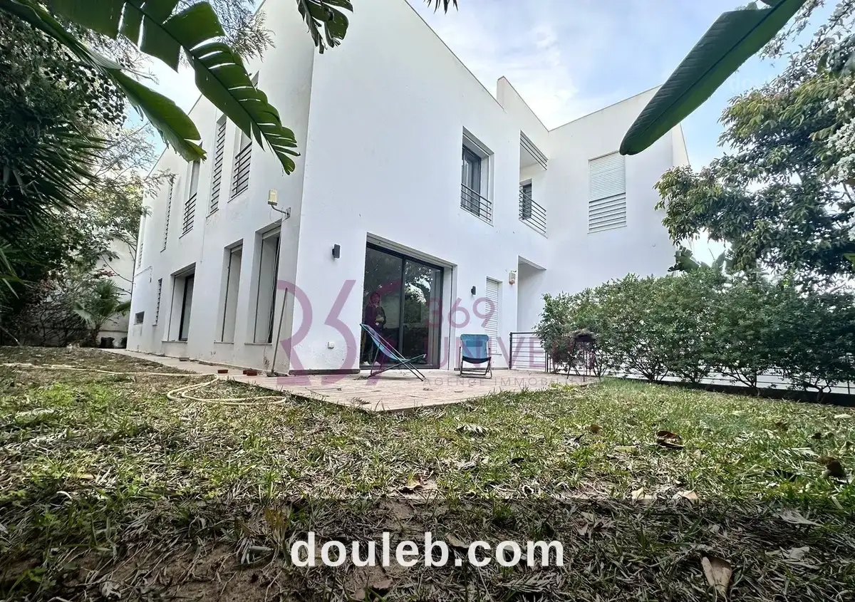 Duplex avec jardin à gammarth rd038 à Tunis