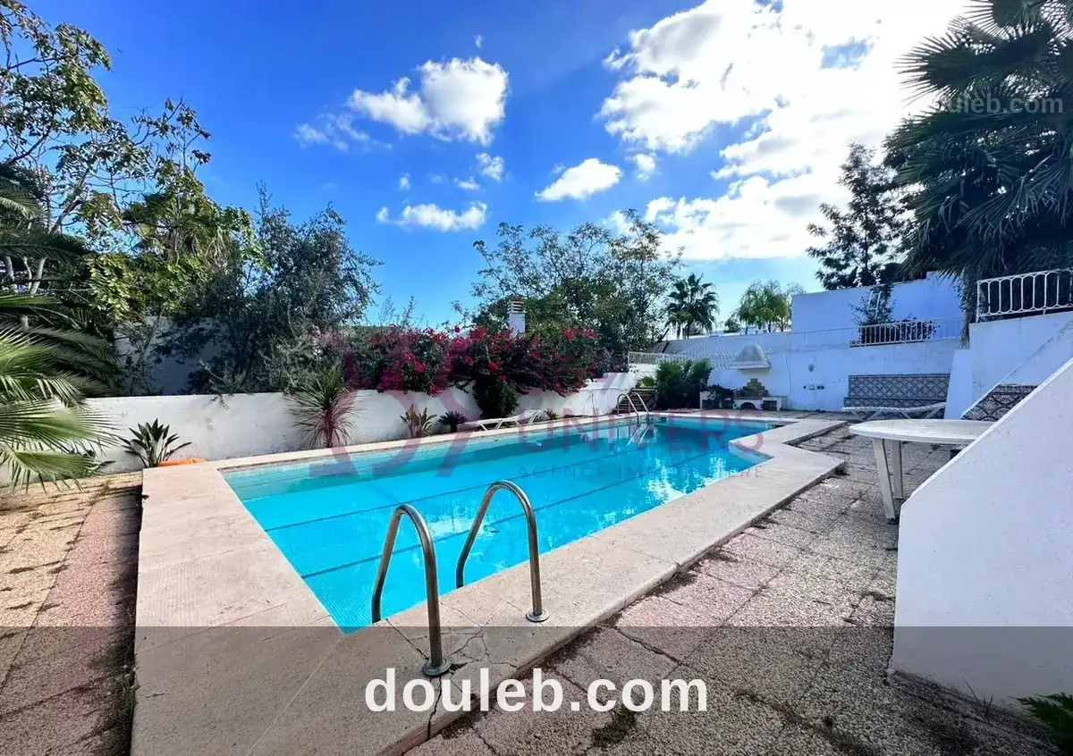 Rez de chaussee avec piscine a gammarth à Tunis