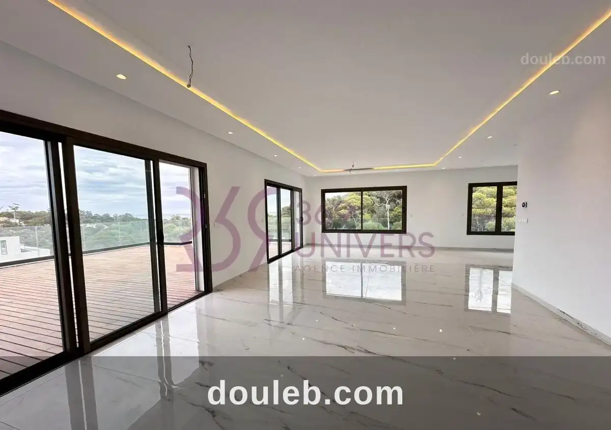 Penthouse avec vue dégagée à gammarth ref ra045 à Tunis