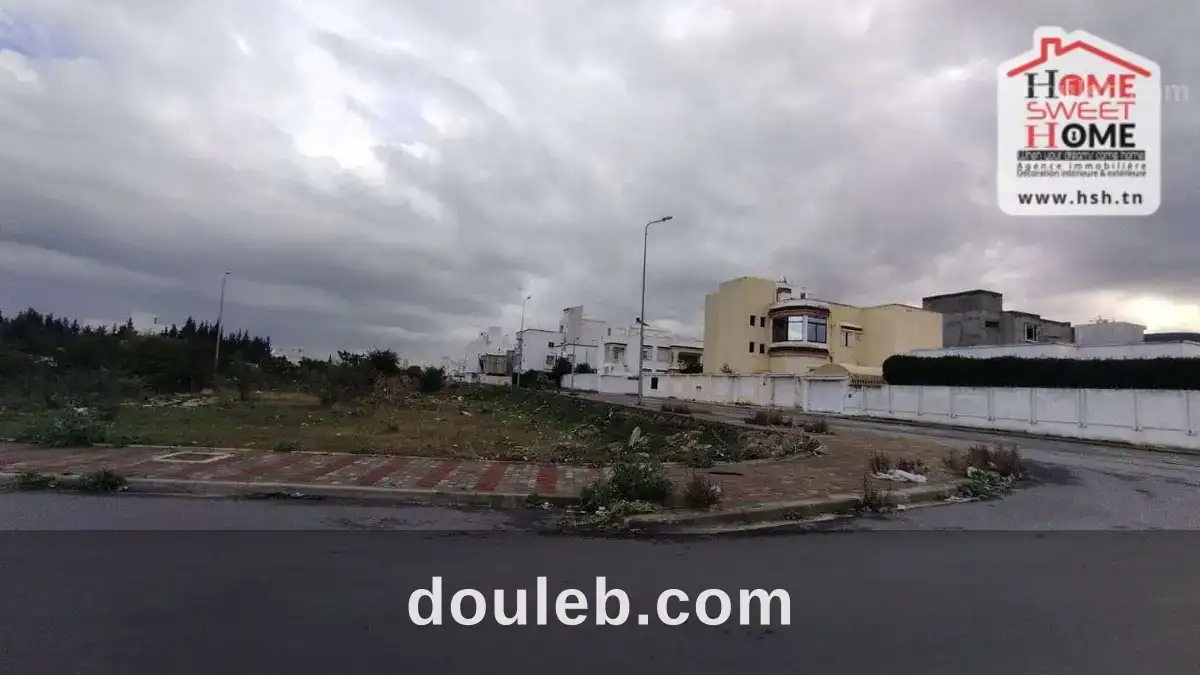 Terrain promoteur hannah àboumhal à Tunis