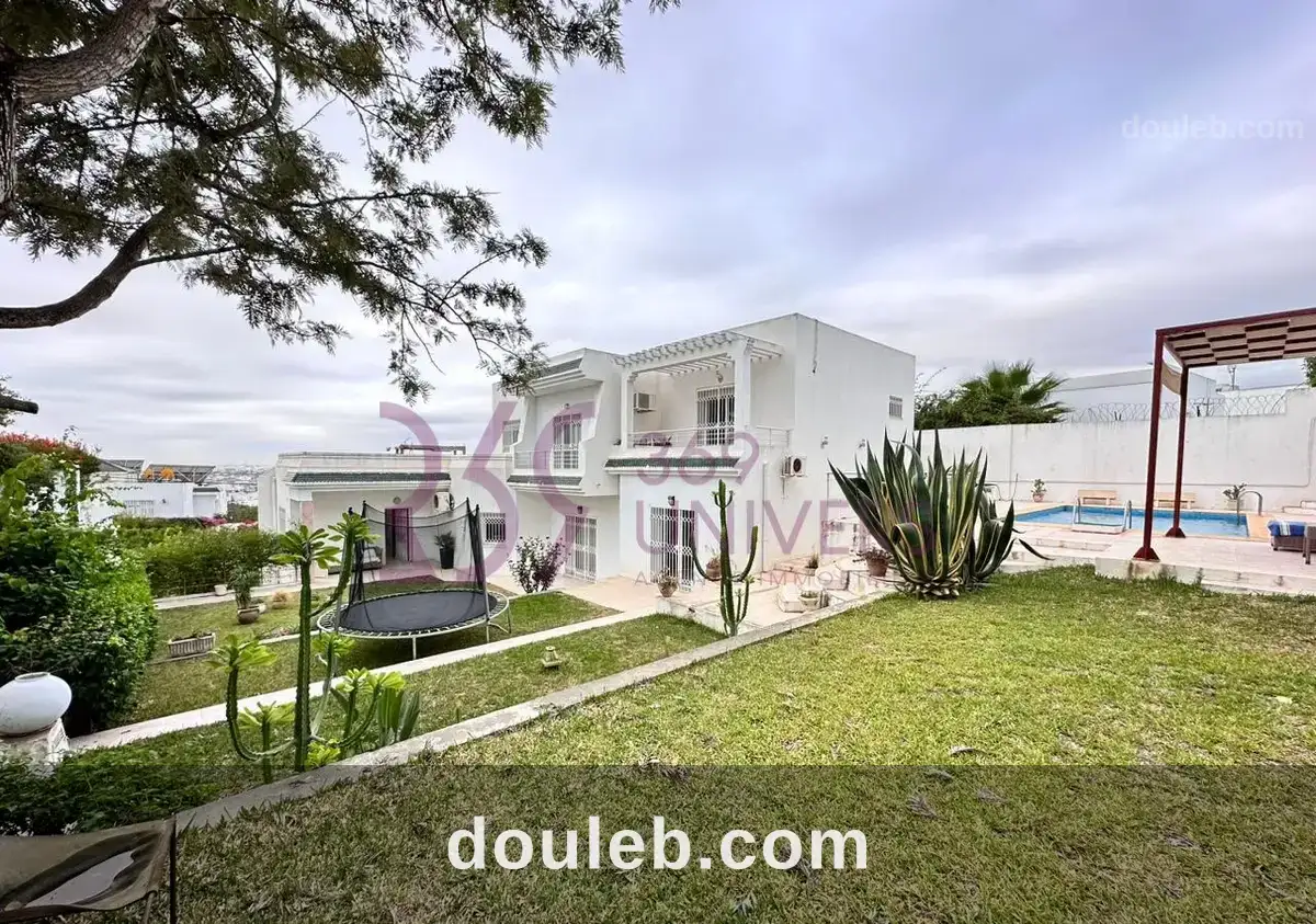 Villa avec vue dégagée à gammarth ref rh066 à Tunis