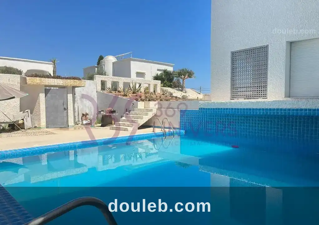 Villa avec piscine à la marsa ref rh54 à Tunis