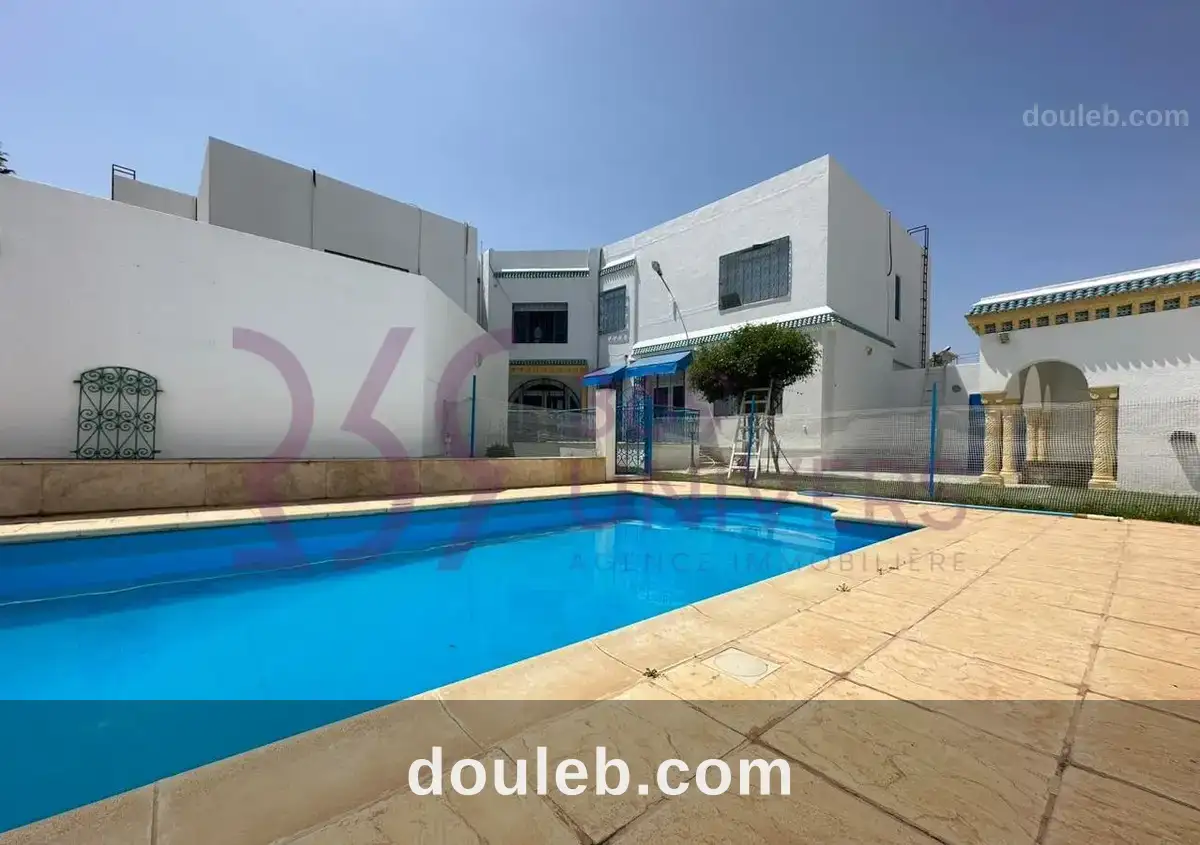 Villa avec piscine à la marsa ref rh026 à Tunis